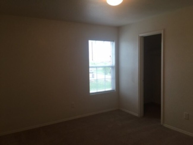 Building Photo - 725 Santa Rosa Dr