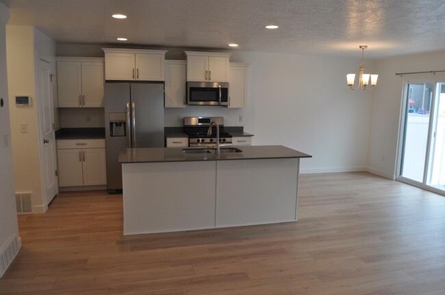 Building Photo - 14928 Messi St