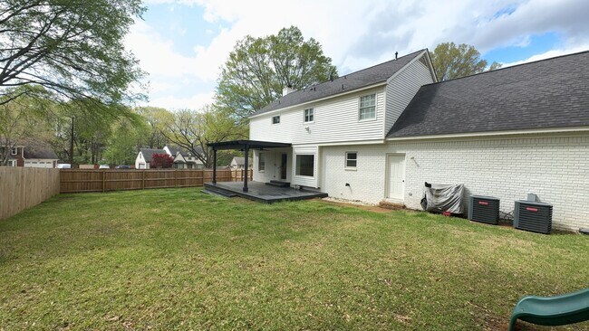 Building Photo - Beautiful 4 bedroom 2.5 bathroom home in C...