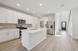 Building Photo - 717 Leavenworth Dr