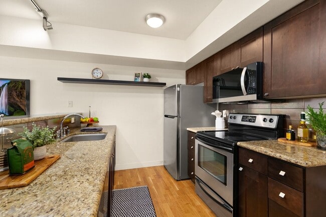 Building Photo - Renovated Studio in Capitol Hill with Rooftop City Views!!!!