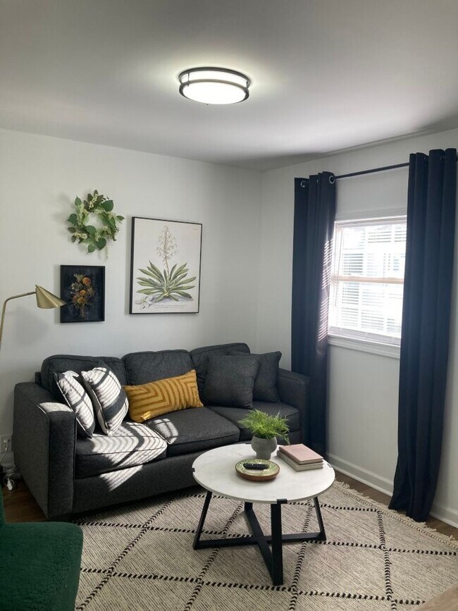 Foto del edificio - Ideal Midtown Location- Section 8 Eligible