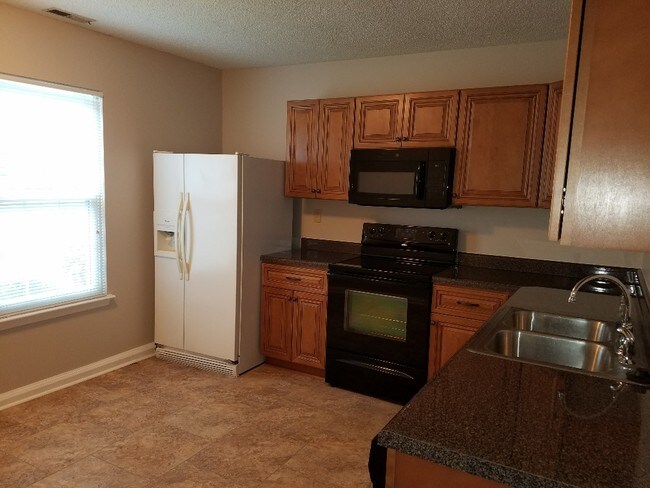 Building Photo - 1555 Hunt Club Ct