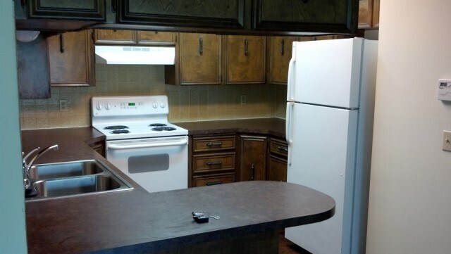 Foto del edificio - 2200-2202 S. Lori Ln.