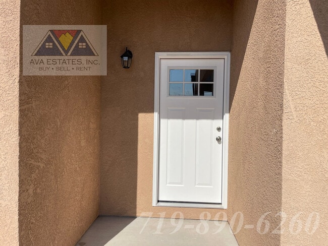 Building Photo - 753 E Springmont Dr