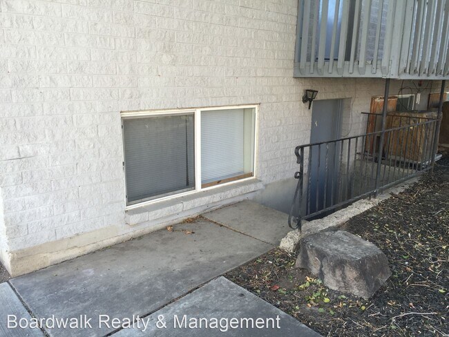 Building Photo - 4653 Harman Dr