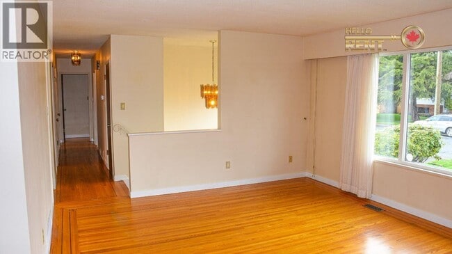 Building Photo - 733 16th St E