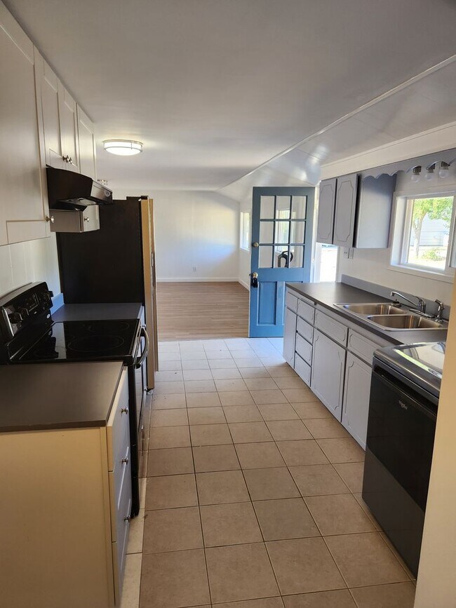 Foto del edificio - Peacock Hill Ave NW Duplex