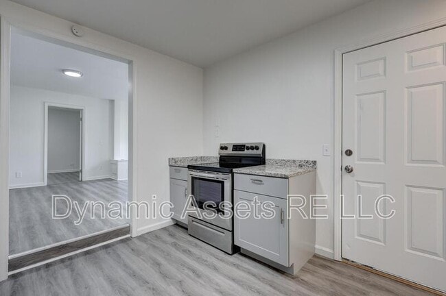 Building Photo - 208 E Park St