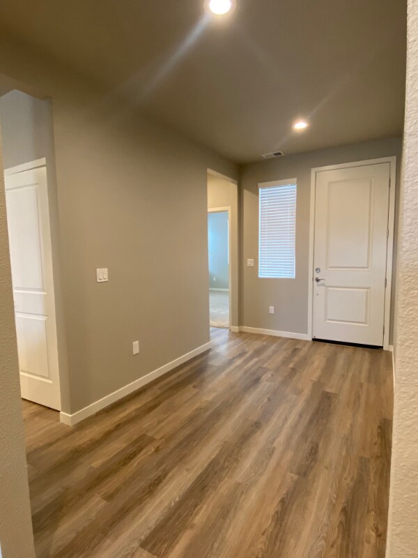 Foto del edificio - 560 Country Hollow Dr