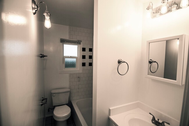 Building Photo - 950 North Hayworth Avenue