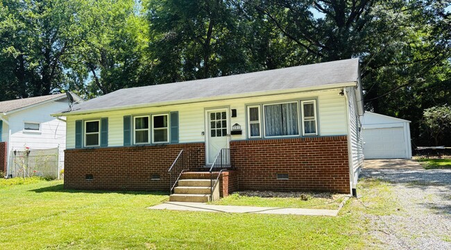 Building Photo - 201 N Holly Ave