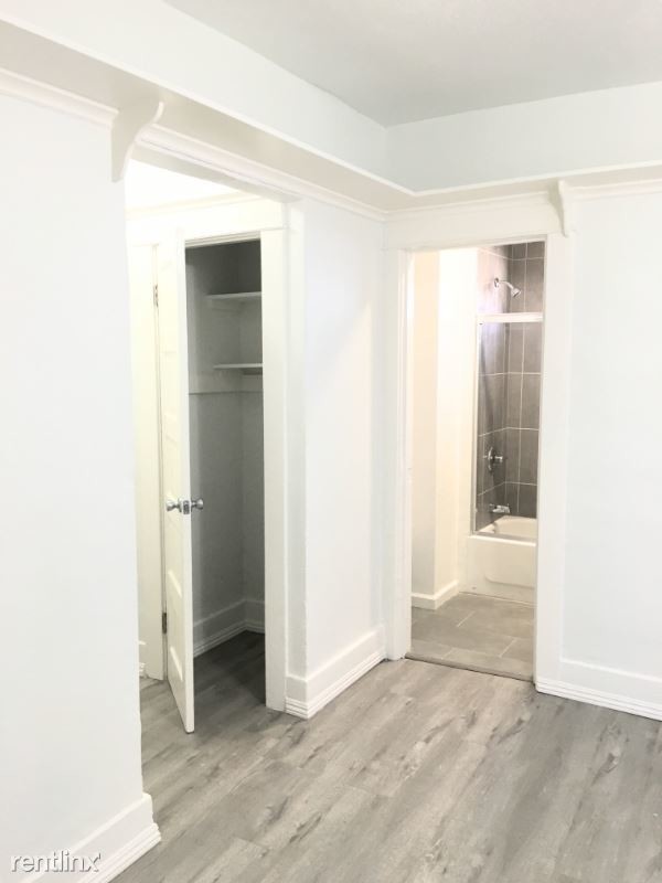 Foto del edificio - Studio, 1 bath Apartment - 2913 S Flower St