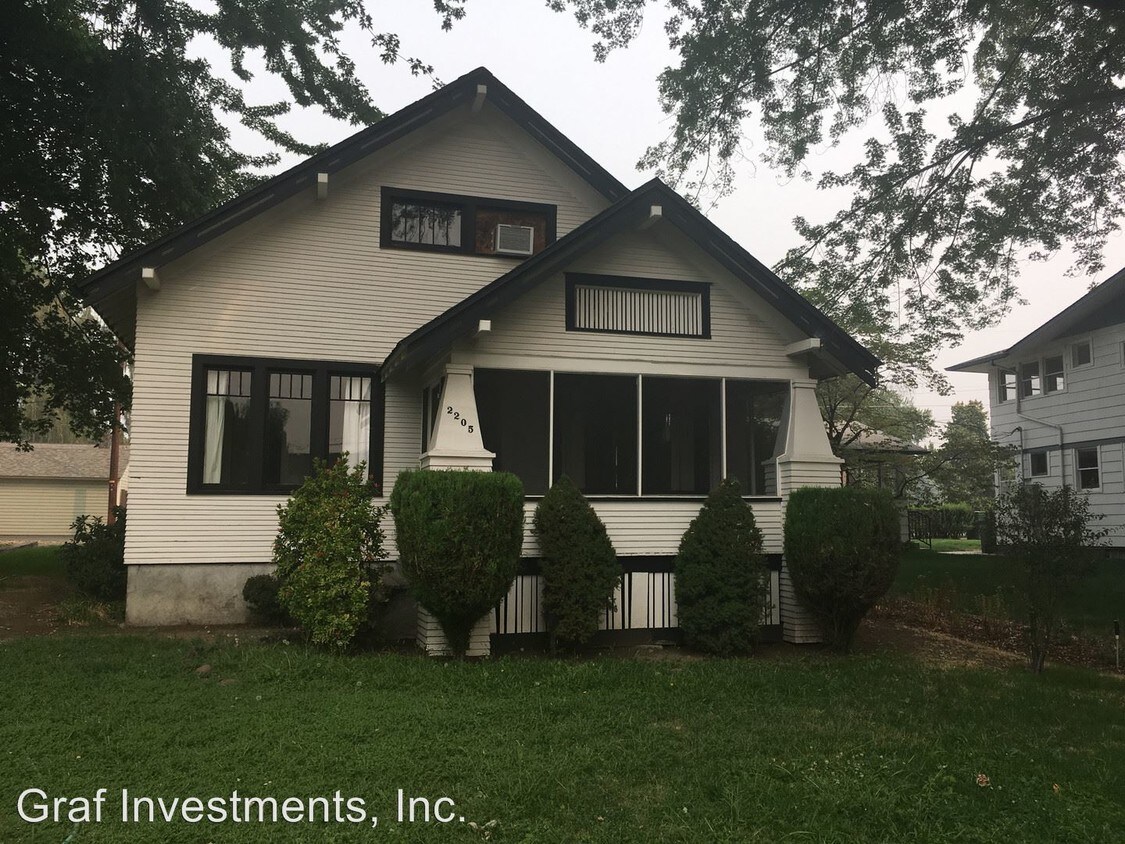 Visual Reference: 2205 W Yakima Ave Yakima Wa 98902 House Rental In