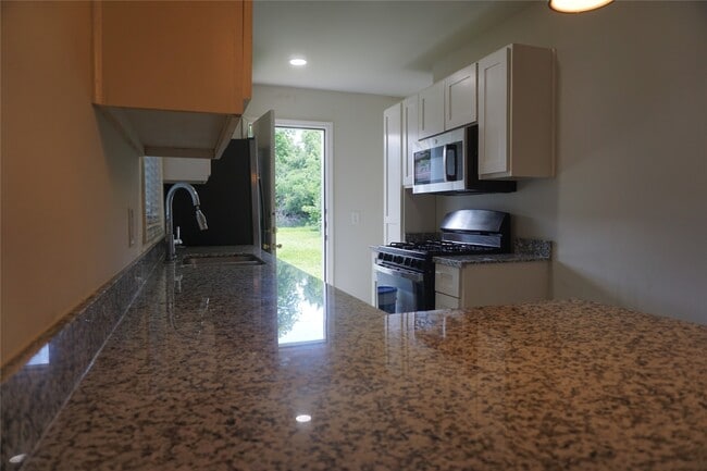 Building Photo - 3321 Sampson St