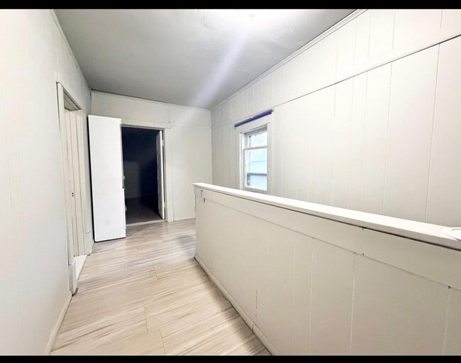 Building Photo - 1308 W 13th Ave