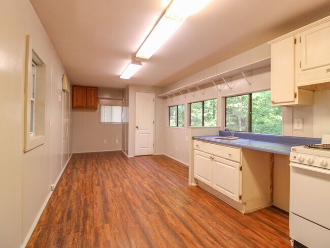 Foto del edificio - Charming Tiny Home in Peaceful Country Set...