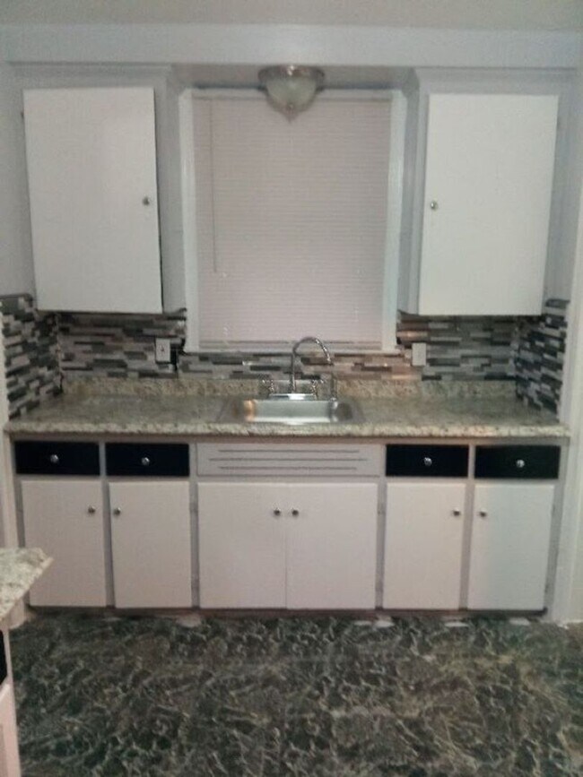 Foto del edificio - Section 8: 4-Bedroom, 1.5-Bathroom Home