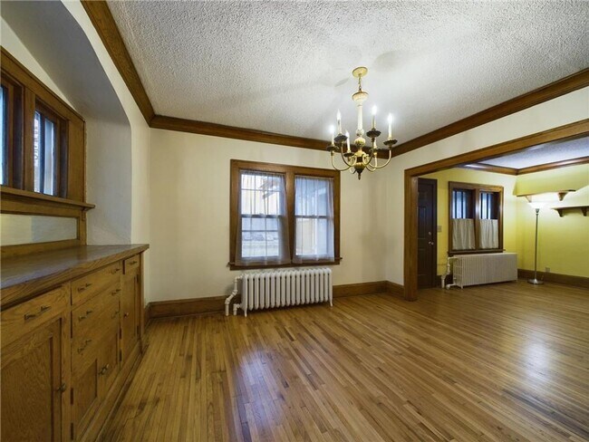 Foto del edificio - 6 Bedroom House Available Near Concordia University!