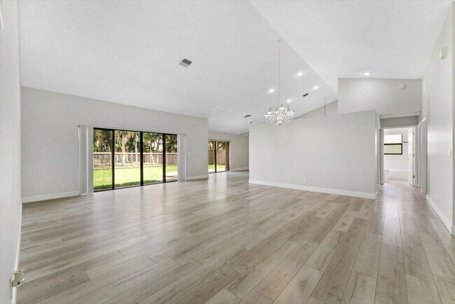 Foto del edificio - 5809 Sun Pointe Cir
