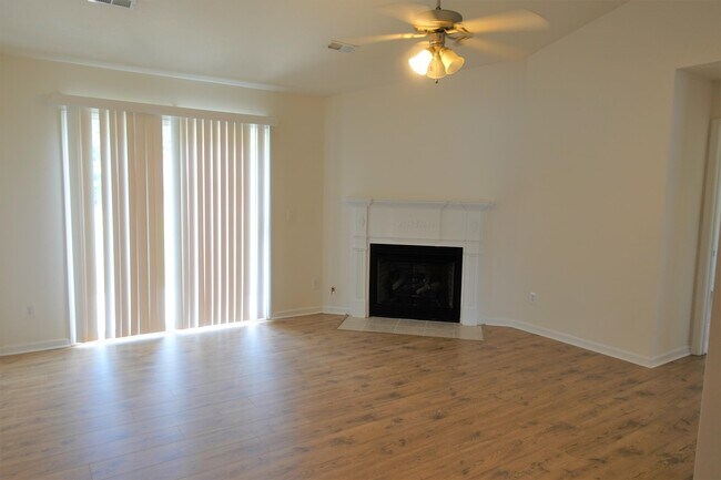 Building Photo - 630 Adelaide Dr
