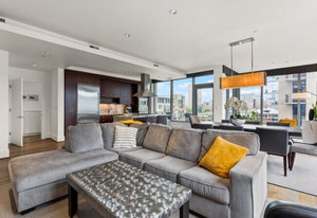 Foto del edificio - 1001 NW Lovejoy St