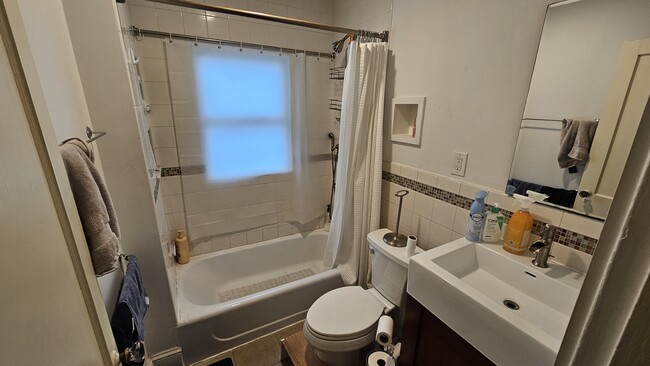 Building Photo - 52 Greycliff Rd