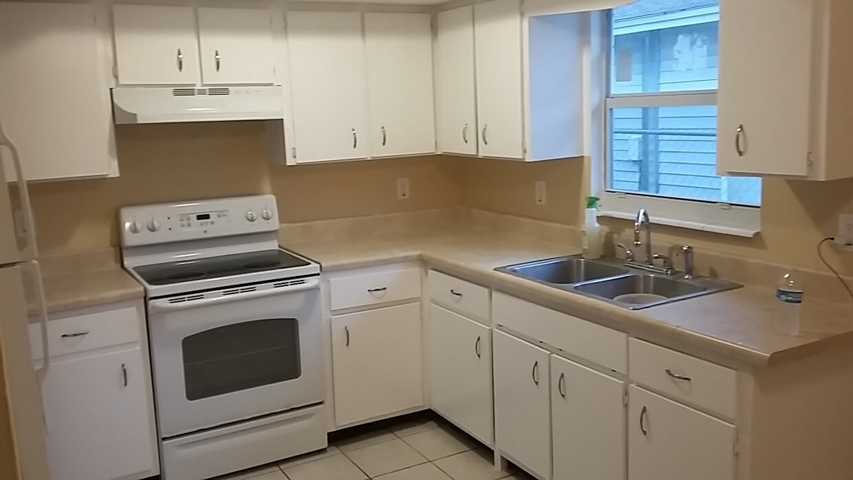 1602 Cypress Dr, Fort Myers, FL 33907 Townhouse for Rent in Fort