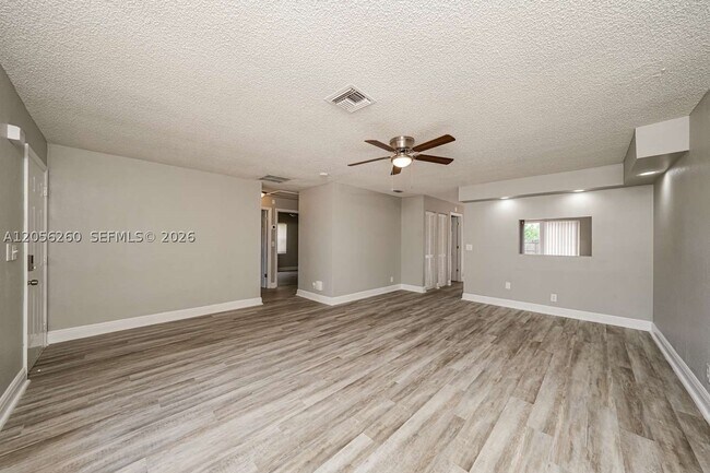 Foto del edificio - 6206 Wauconda Way W