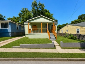Building Photo - 1307 Sample St