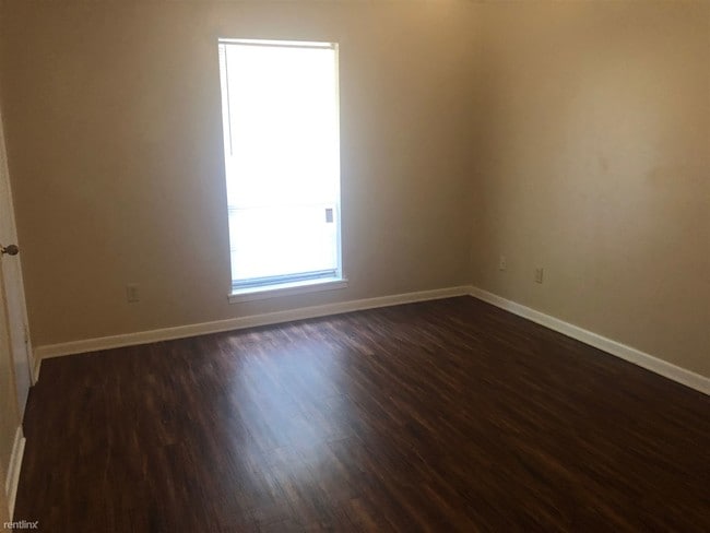Building Photo - 2 br, 1 bath  - 912 Navajo Trl
