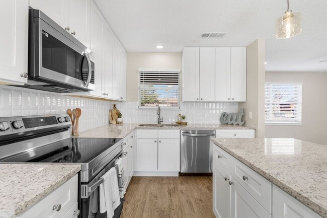 Foto del edificio - 714 Pleasant Valley Rd