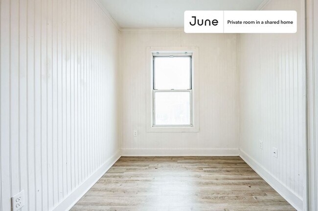 Foto del edificio - Room in Shared 4 bed/1.5 bath home