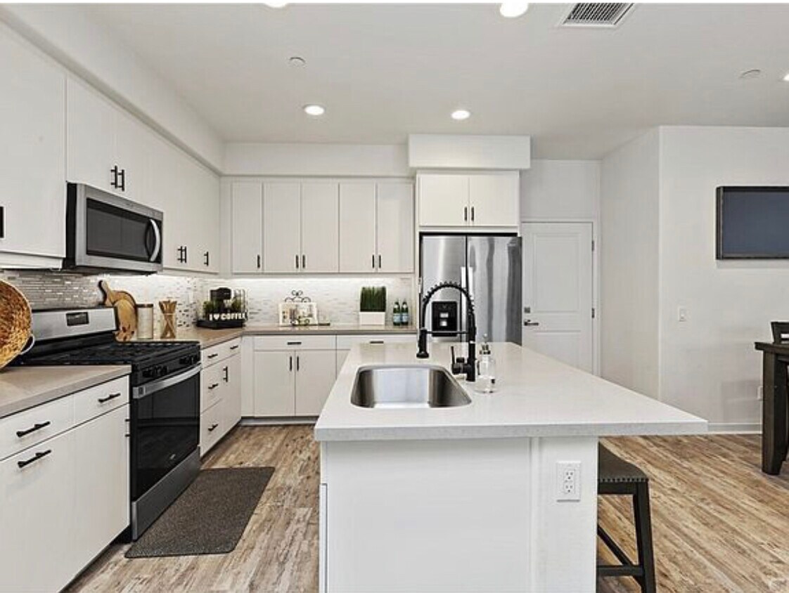 Primary Photo - 2521 Verna Dr