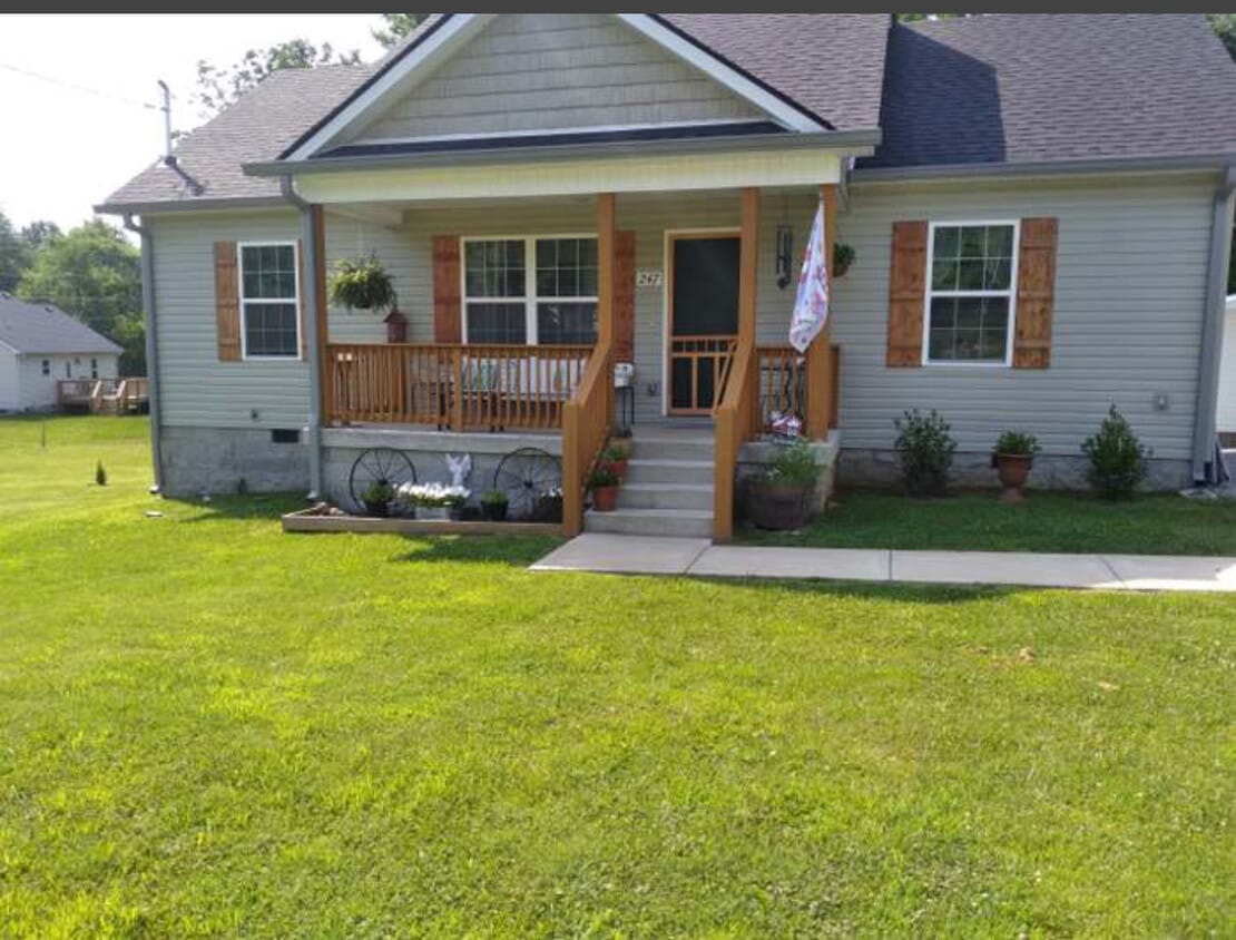 Primary Photo - 247 Boyette Ave