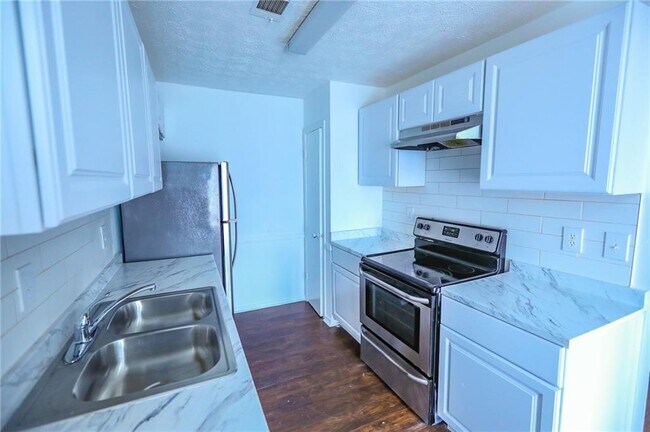 Building Photo - 1967 Singer Way