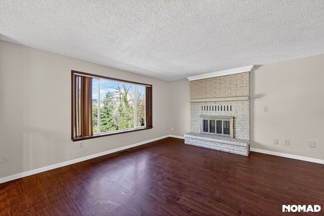 Building Photo - 5615 S 141st St