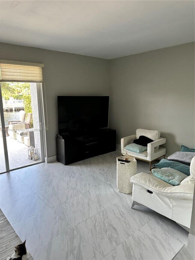 Foto del edificio - 3811 NE 166th St