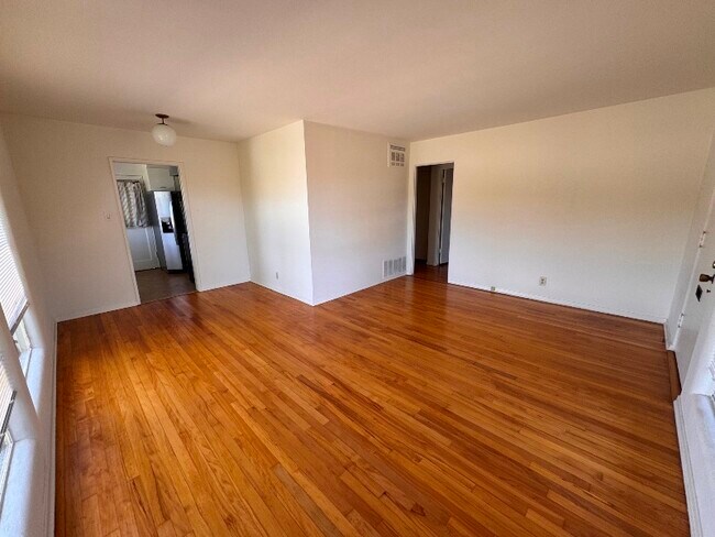 Foto del edificio - 620 Longfellow Ave