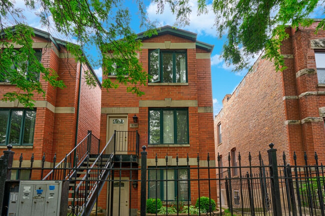 Building - 826 S Claremont Ave