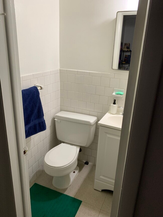 Half bath - 9258 1st View St