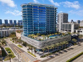 Building Photo - 17550 Collins Ave