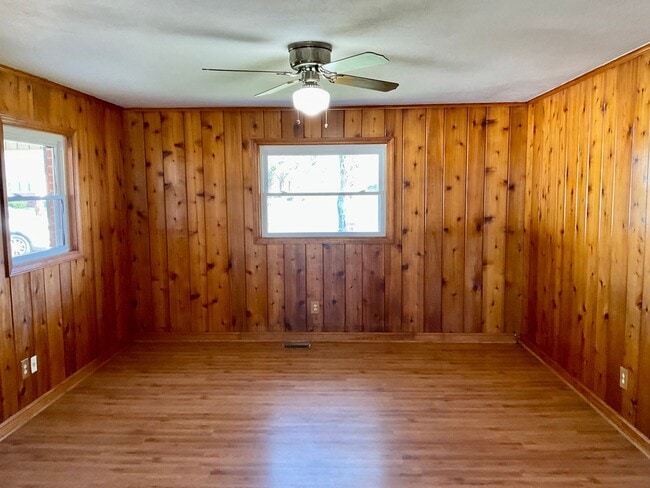 Building Photo - 1804 Country Club Rd