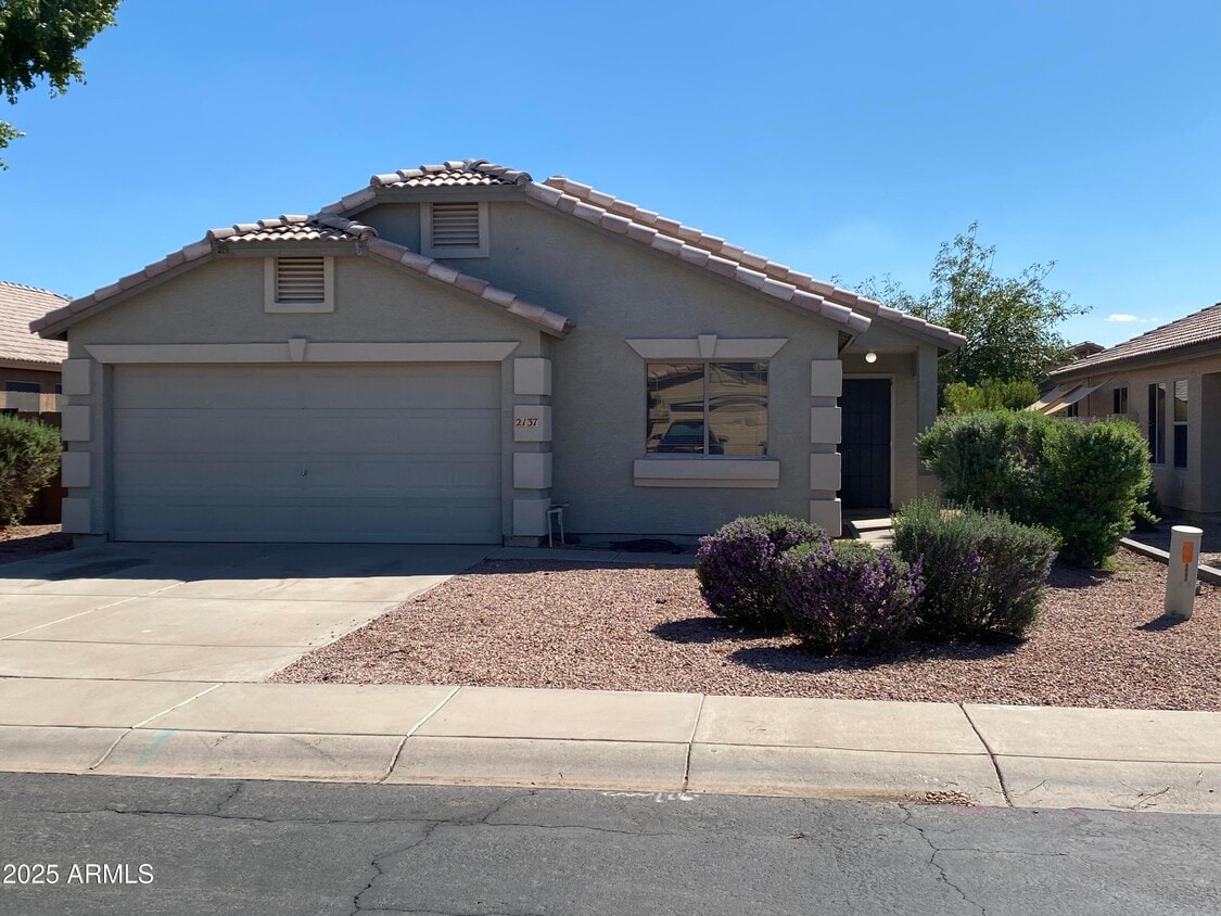 Foto principal - 2137 E Saratoga St