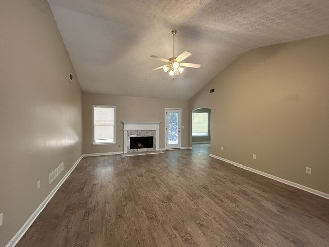Foto del edificio - 3232 Old Salem Rd SE