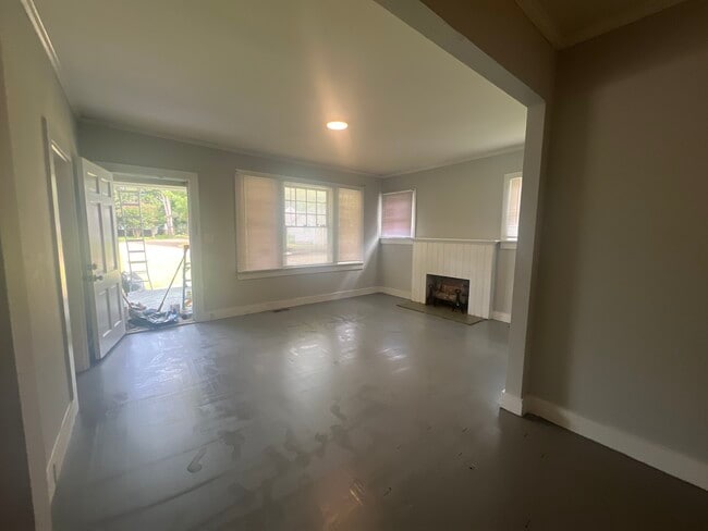 Building Photo - 3701 Northview Dr