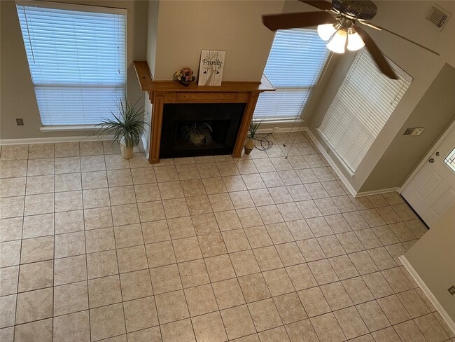 Building Photo - 2415 Poco Dr