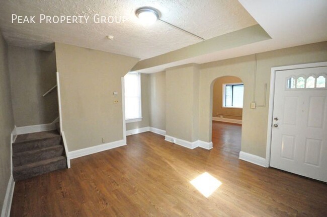 Building Photo - Available Fall 2025! 3 Bedroom House Locat...