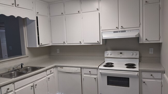 Building Photo - 5507 Estates Ct
