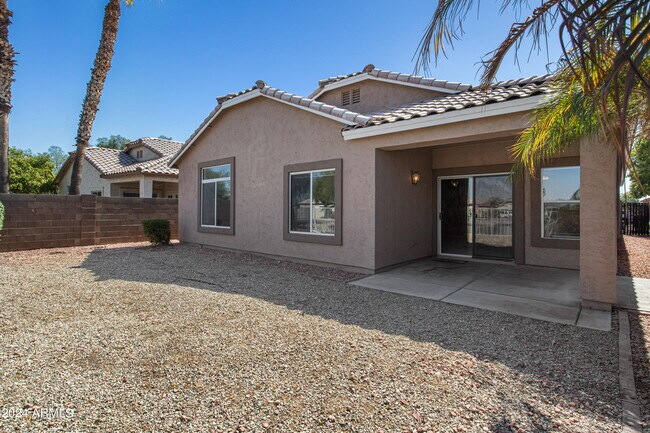 Building Photo - 10806 W Almeria Rd